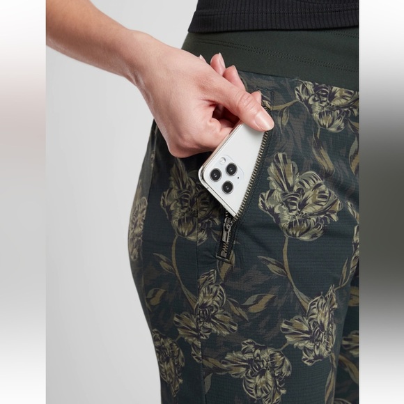 Athleta Trekkie North Printed Jogger, Terra Firma Olive - Picture 6 of 11